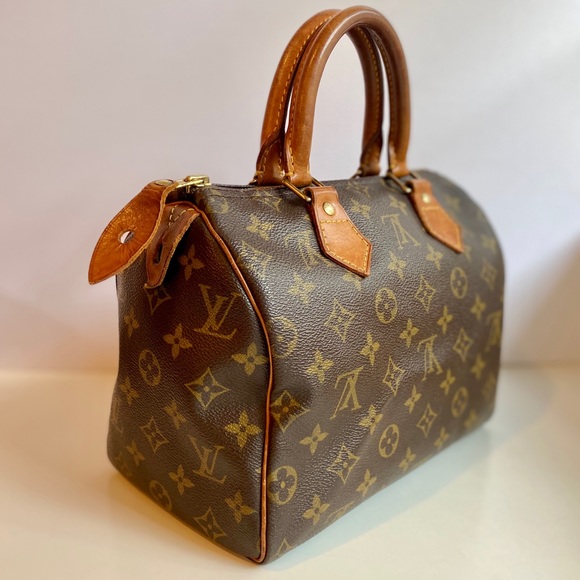 Louis Vuitton Handbags - Louis Vuitton Speedy25 great condition, classic